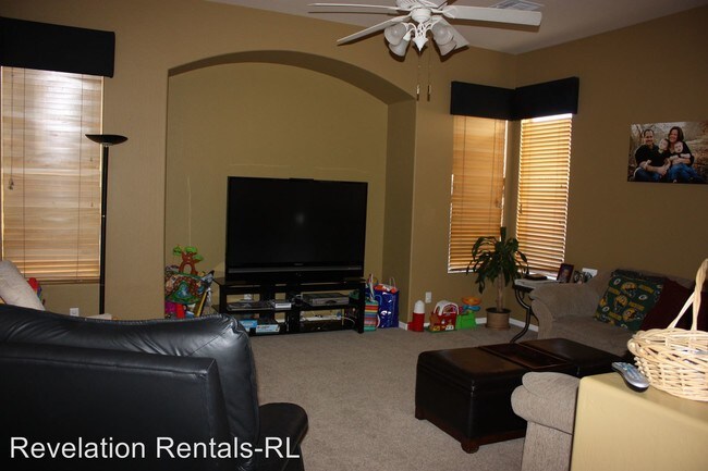 Building Photo - 2460 E Indian Wells Pl