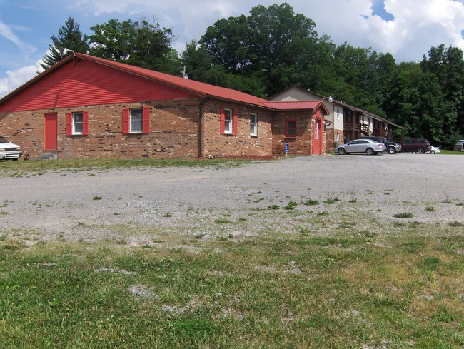 Restaurant exterior - 1121 Beverly Pike