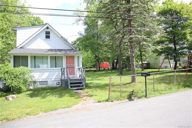 Building Photo - 46 Midway Dr