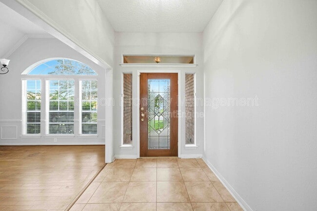 Building Photo - 15911 Moonrock Dr