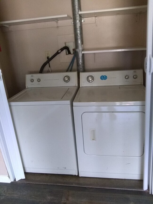 Foto del edificio - 113 E Poos Dr