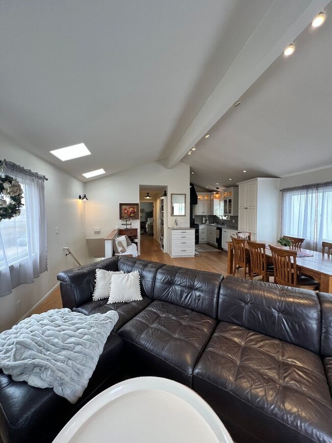 Building Photo - Silver Strand Beach - Furnished two bedroo...