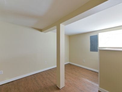 Building Photo - 1833 Triumph St