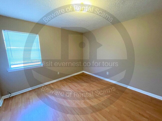 Foto del edificio - 3 Beds & 1 Bath Apartment | No pets allowe...