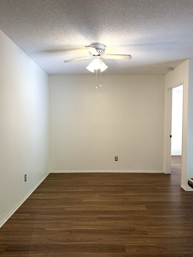 Foto del edificio - Luxury Living at The Estates Condominium Complex – 2 Bedroom, 2 Bathroom