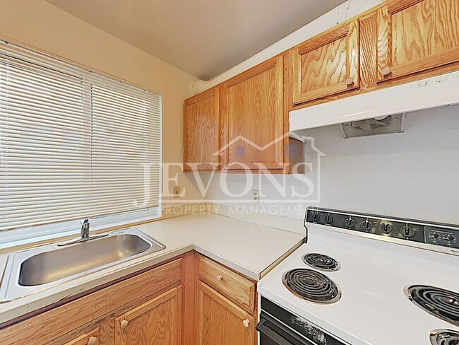 Building Photo - 408 Cherry Ave