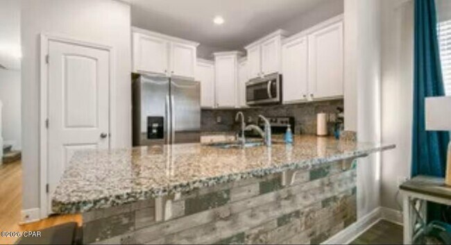 Foto del edificio - 7574 Shadow Lake Dr