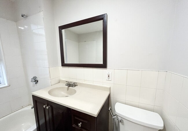 Building Photo - 18 Eastman St