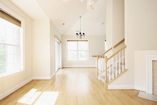 Foto del edificio - Sunlit Condo With Easy Access to Rt 29