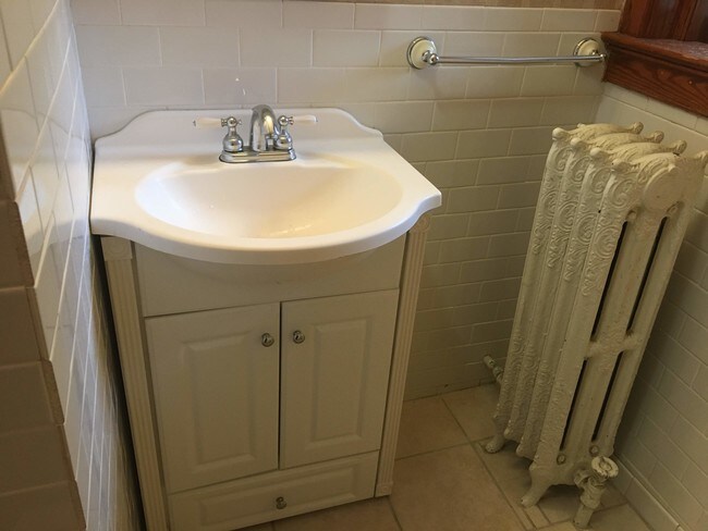 Baño - 216 South St