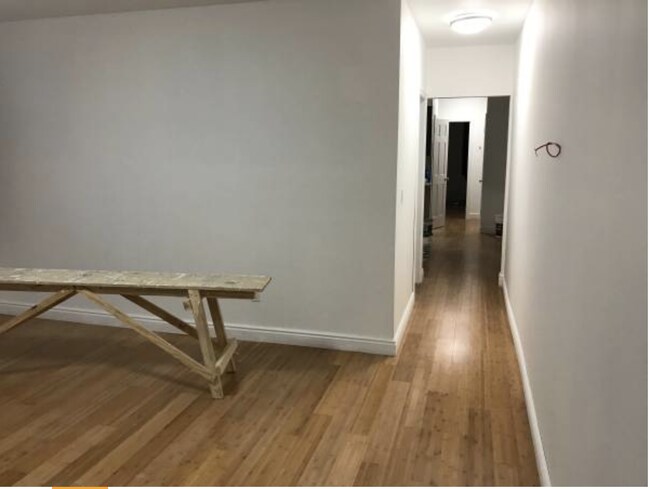 Foto del edificio - 1468 W 8th St