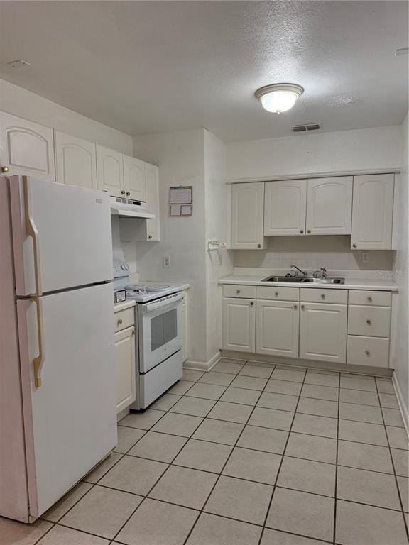 Building Photo - 4926 Deauville Dr