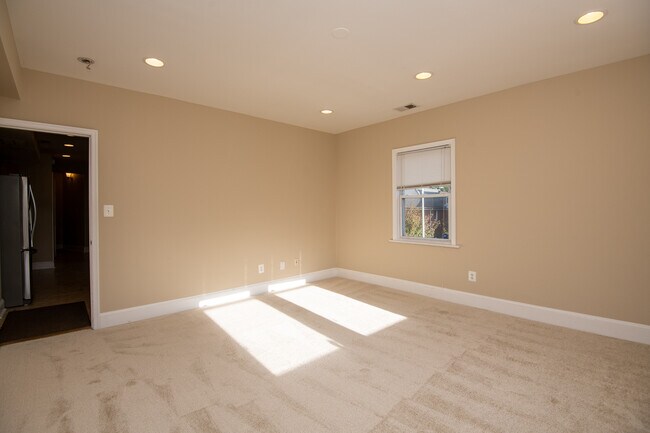 Foto del edificio - 1668 Trinidad Ave NE