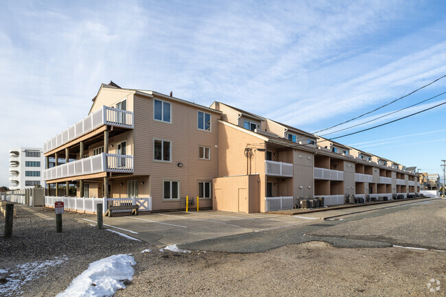 Building Photo - Islander Condominiums