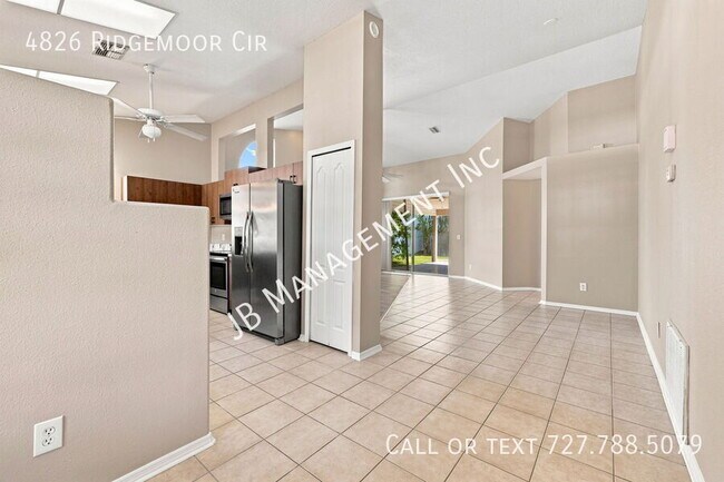 Foto del edificio - 4826 Ridgemoor Cir