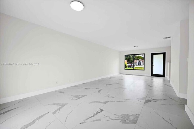Foto del edificio - 100 SW 7th St