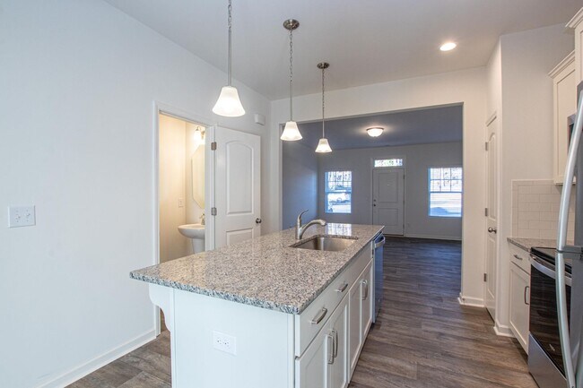 Foto del edificio - BEAUTIFUL 2 Bedroom Townhome in Cox Mill D...