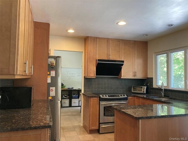 Building Photo - 5 Carry Ct