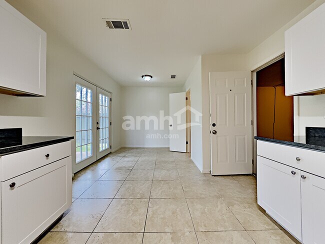 Foto del edificio - 2738 Springstone Dr