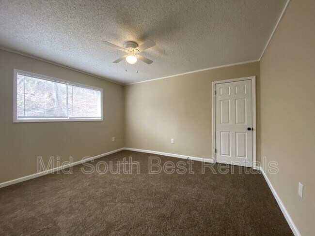 Foto del edificio - 447 Fox Valley Dr