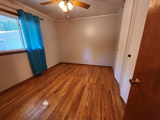 Building Photo - 8201 S Cherrywood Dr