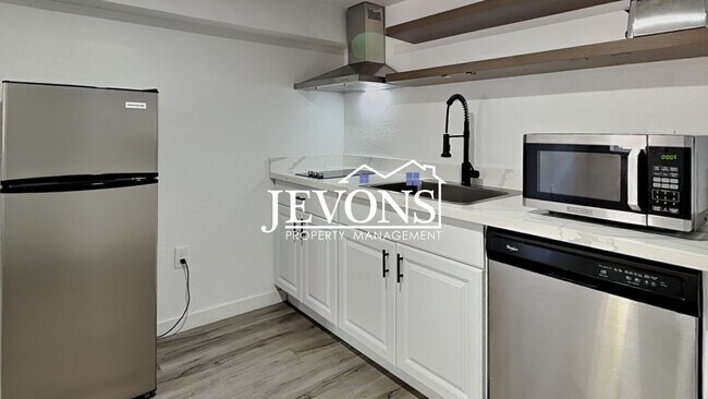 Foto del edificio - 630 N Skyline Dr