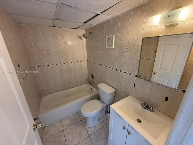 Foto del edificio - 2721 NW 23rd Ct