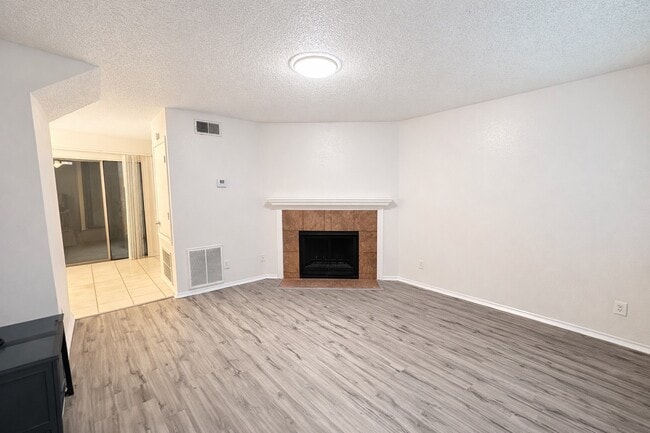 Foto del edificio - 3815-3815 Dock View Ln