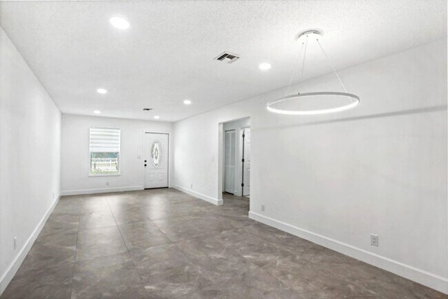 Building Photo - 604 SE 4th Avenue, Delray Beach, FL 33483