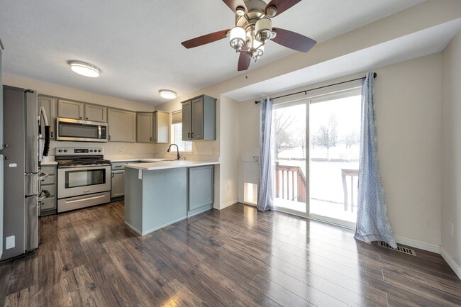 Foto del edificio - 5763 Ophelia Ln