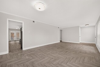 Building Photo - 10383 Briar Forest Dr