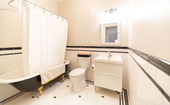 Interior Photo - Goldie
