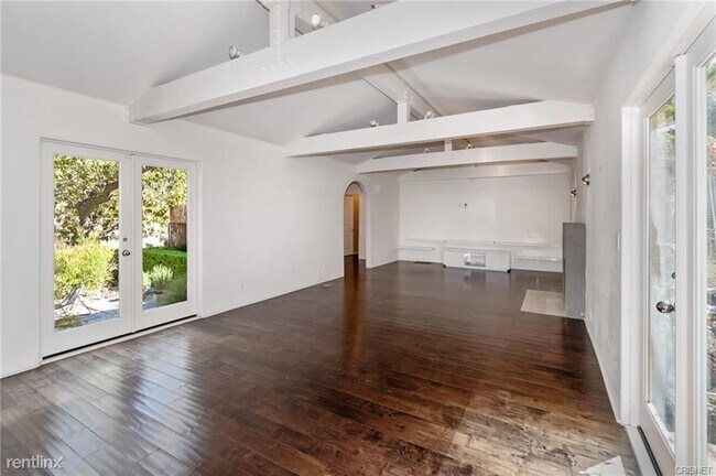 Building Photo - 2 br, 3 bath House - 1807 Nichols Canyon Rd