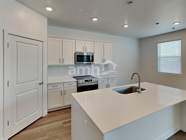 Building Photo - 6477 E Paseo Baranda
