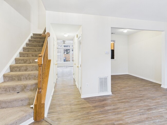 Building Photo - 5313 Golf Villa Ln