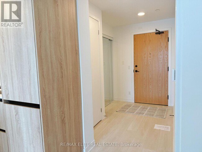 Photo du bâtiment - 7950-7950 Bathurst St