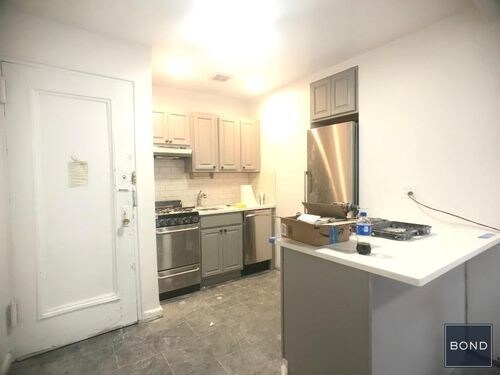 Building Photo - 224 E 87th St