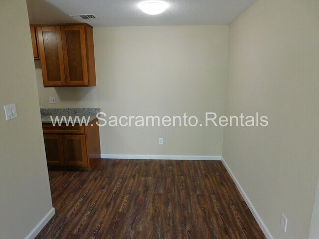 Foto del edificio - 2 br, 1 bath House - 9837 Lincoln Village Dr