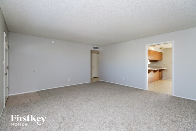 Foto del edificio - 625 E Manhatton Dr