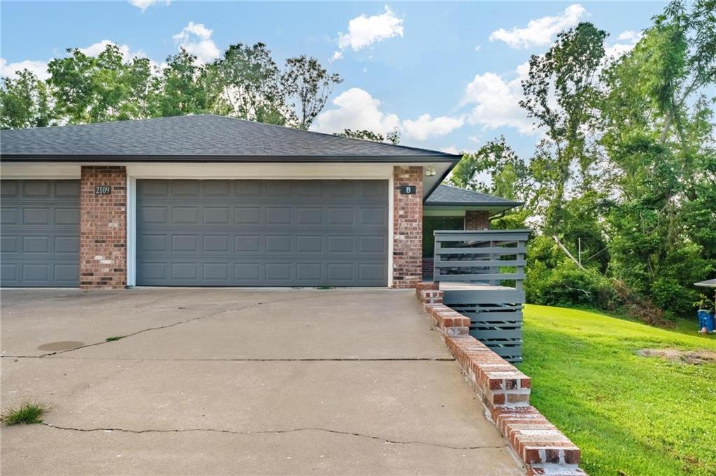 Foto principal - 2109 Oakwood Ave