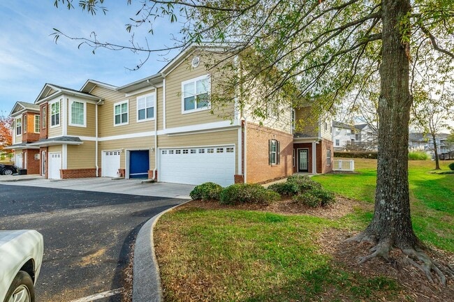 Photo - 6105 Regency Ct House