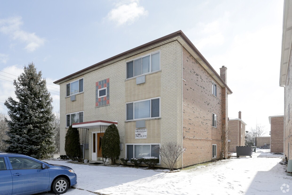 Building Photo - 9201 Sally Ln