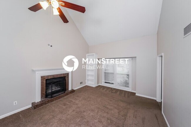 Foto del edificio - 3 Bedroom Pet-Friendly Home in Louisville, KY with Main Street Renewal