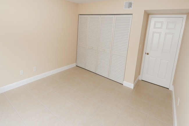 Building Photo - 10749 Cleary Blvd
