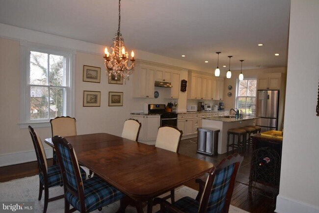 Building Photo - 6335 Cottage Ln