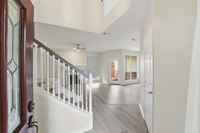 Foto del edificio - 2110 Ridge Wood Ln