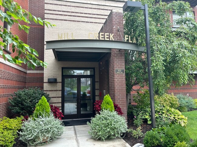 Building Photo - 4521 Wornall Rd