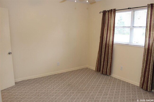 Foto del edificio - 817 NW 16th Ave