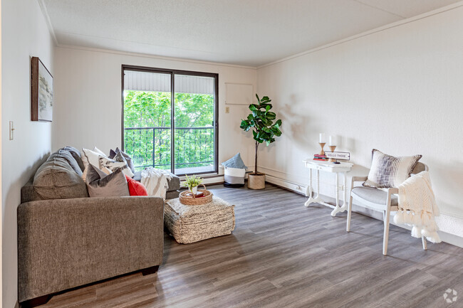 1BR, 1BA - 644 SF - Portland Manor