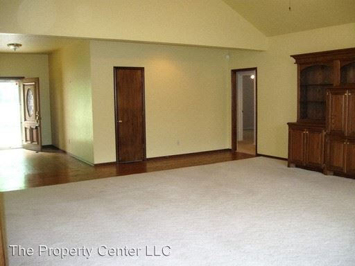 Building Photo - 10501 Honey Tree Ln